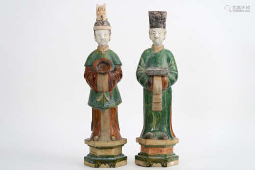 CHINA - MING-DYNASTIE (1368 - 1644) twee grafvondsten : sculpturen met loszittend [...]