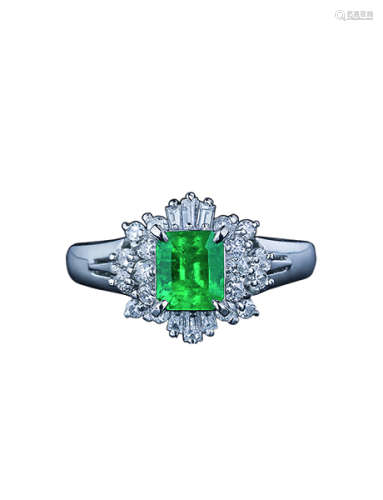 Pt900祖母绿花式戒指