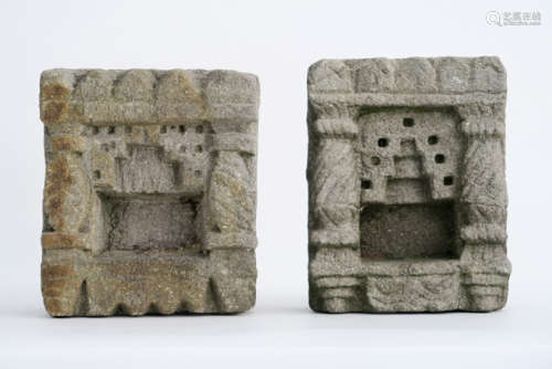 HIMALAYA-GEBIEDEN twee huistempeltjes of geestenhuisjes in een harde steensoort, die [...]