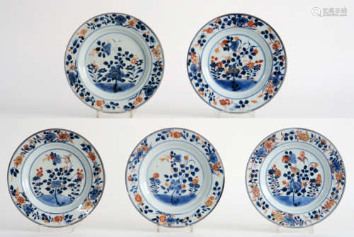 Set van vijf achttiende eeuwse Chinese borden in porselein met een Imari-decor met [...]