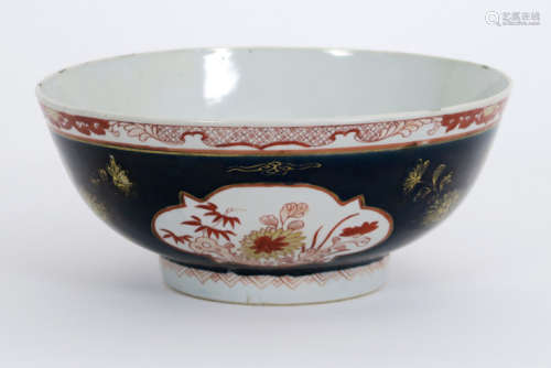 Achttiende eeuwse Chinese bowl in porselein met een Imari-decor - diameter : 23,5 [...]