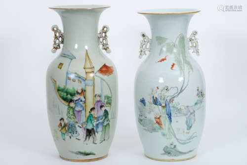 Twee Chinese vazen in porselein met lichtgroene celadon en polychroom vogel- en [...]