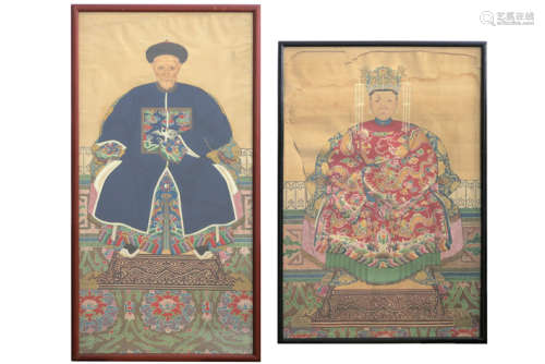 Paar antieke Chinese voorouderportretten zeer fijn geschilderd op zijde : 