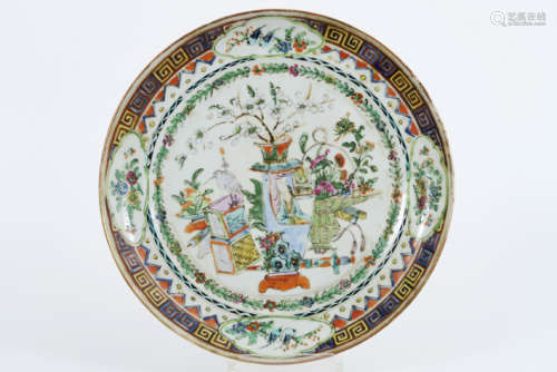 Antiek Chinees bord in porselein met een rijk polychroom decor met vrouw en vogel - [...]