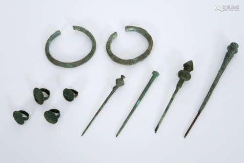 OUD-PERZIË - LURISTAN - 1000 tot 800BC grafvondst met 11 bronzen items : vijf [...]