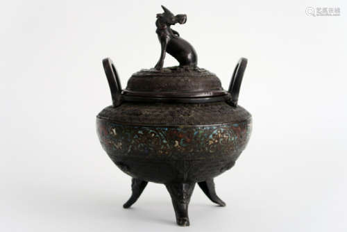 Antieke Chinese parfumbrander in brons versierd met email (cloisonné) - - hoogte [...]