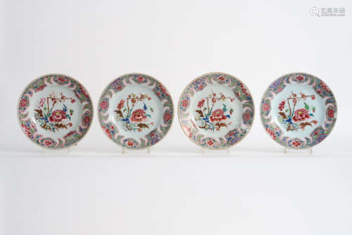 Set van vier mooie achttiende eeuwse Chinese borden in porselein met Famille [...]