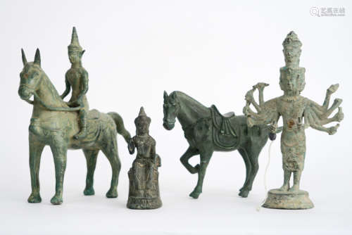 Lot van vier Oosterse sculpturen in brons - - 4 oriental sculptures in bronze -