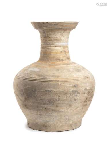 A PAINTED CERAMIC BALUSTER VASE Han dynasty  37,5 cm