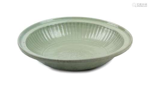 A LONGQUAN CÃLADON-GLAZED DISH China, Ming dynasty