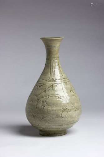 A BUNCHEONG CARVED PEAR-SHAPED BOTTLE VASE Joseon