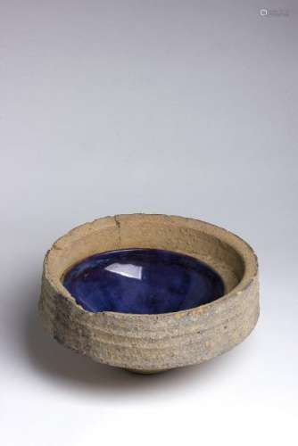 A LARGE SAGGAR CONTAINING A JUNYAO PURPLE-SPLASHED BOWL