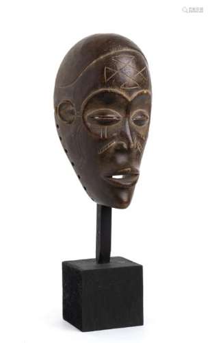 A WOOD FEMALE 'PWO' MASK Angola, Tchokwe  28 cm high