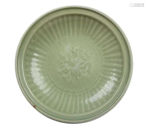 A LONGQUAN CÃLADON-GLAZED DISH China, Ming dynasty