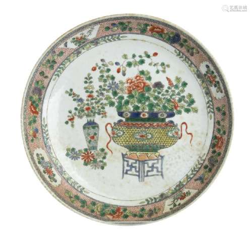 A 'FAMILLE VERTE' PORCELAIN DISH China, Qing dynasty