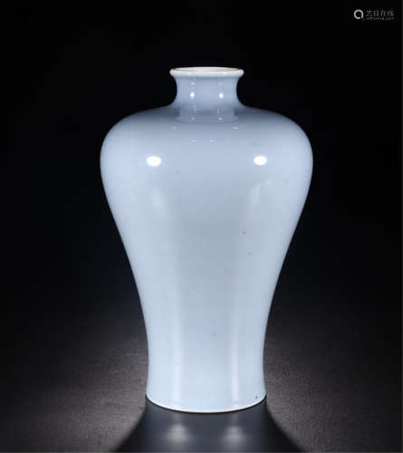 CHINESE PORCELAIN BLUE GLAZE MEIPING VASE