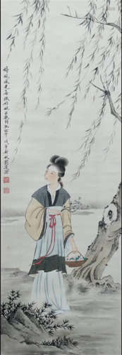 CHINESE SCROLL PAINTING OF BEAUTY UNDER TREE