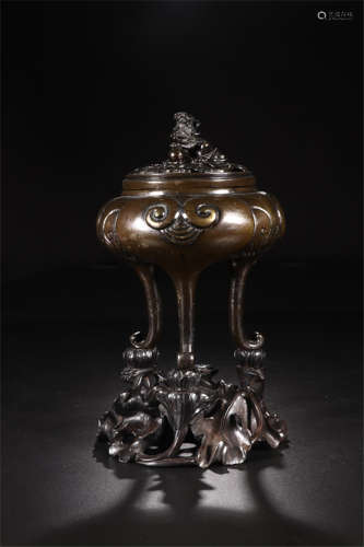 CHINESE BRONZE TRIPLE FEET LION KNOT LIDDED CENSER ON ROSEWOOD BASE