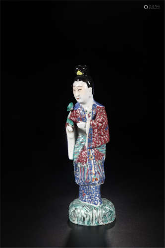 CHINESE PORCELAIN FAMILLE ROSE STANDING BEAUTY
