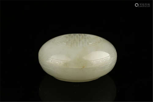 CHINESE CELADON JADE ROUND LIDDED BOX