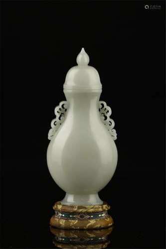 CHINESE CELADON JADE LIDDED VASE