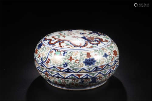 CHINESE PORCELAIN BLUE AND WHITE WUCAI DRAGON LIDDED ROUND BOX