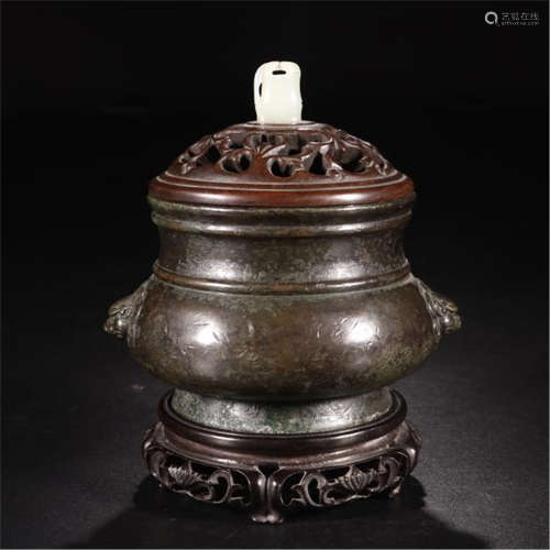 CHINESE BRONZE LION HEAD HANDLE ROUND CENSER WITH JADE KNOT ROSEWOOD LID AND BASE