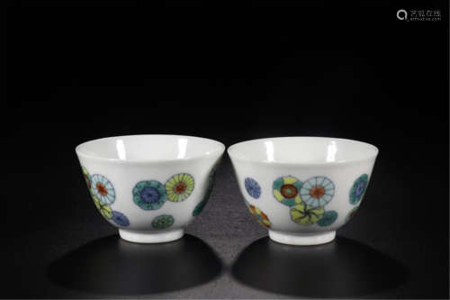 PAIR OF CHINESE PORCELAIN DOUCAI ROUND FLOWER CUPS