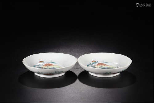 PAIR OF CHINESE PORCELAIN DOUCAI PEACH DISHES