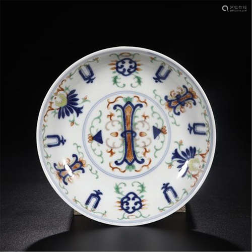 CHINESE PORCELAIN BLUE AND WHITE DOUCAI PLATE