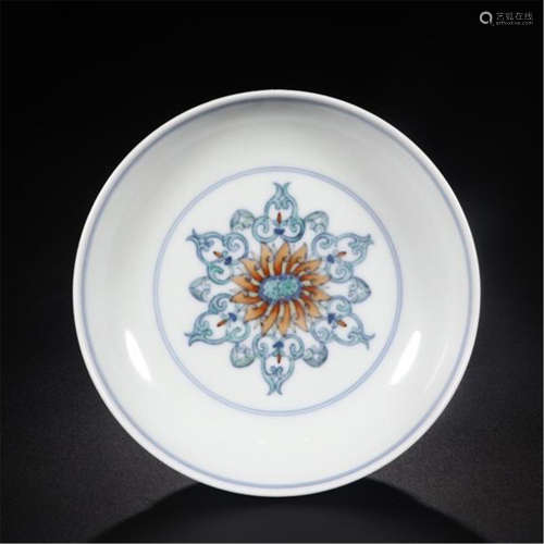 CHINESE PORCELAIN DOUCAI FLOWER PLATE