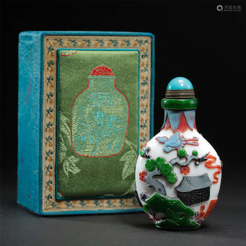 CHINESE PEKING GLASS SNUFF BOTTLE