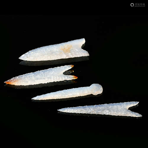 FOUR CHINESE AGATE ARROW HEAD