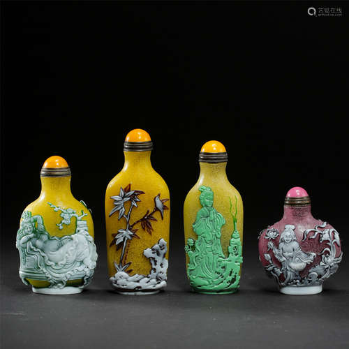 TWO CHINESE PEKING GLASS SNUFF BOTTLE