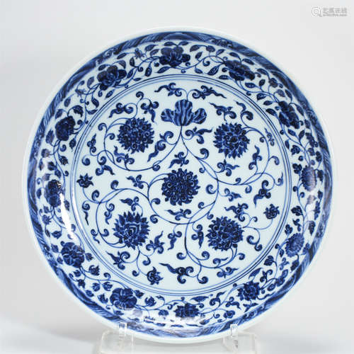 CHINESE PORCELAIN BLUE AND WHITE FLOWER CHARGER