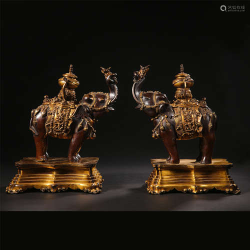 PAIR OF CHINESE GILT BRONZE ELEPHANT WITH VASE ON BASE