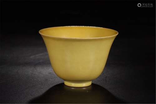 CHINESE PORCELAIN YELLOW GLAZE CUP MING DYNASTY