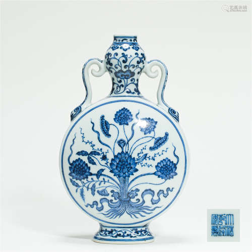 CHINESE PORCELAIN BLUE AND WHITE FLOWER MOONFLASK VASE