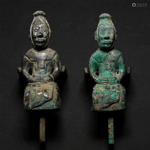 PAIR OF CHINESE ANCIENT BRONZE SEATED FIGURES