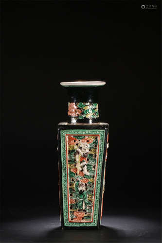 CHINESE PORCELAIN SANCAI ENGRAVED FIGURES SQUARE VASE