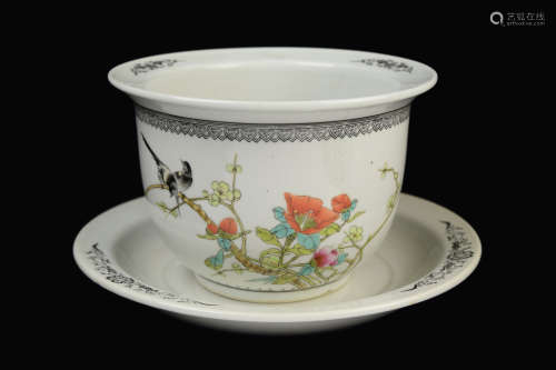 [Chinese] A Jingdezhen Famille Rose Porcelain Plum Blossom Pattern Flower Pot