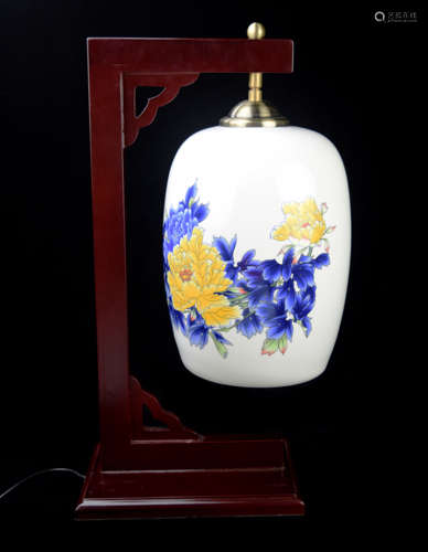 A Chinese Jingdezhen Blue and White Egg Shell Porcelain Lamp with 220v Plug