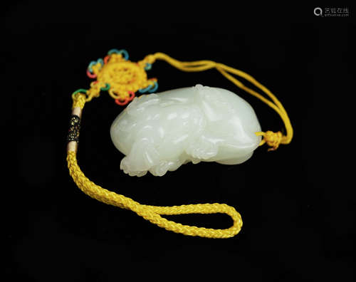 A Natural  Jade Lion Hand Ornament (with Certificate)