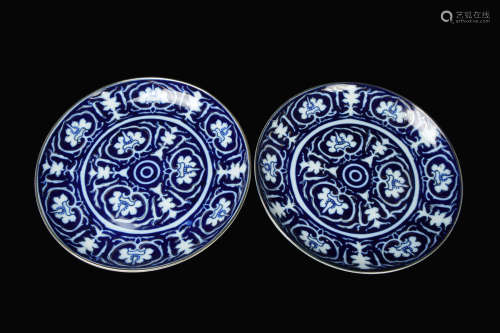[Chinese] A Pair of Islamic Style Blue and White Porcelain Plates