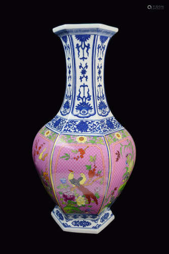 [Chinese] A Hexagonal Long Neck Vase with Pink Body