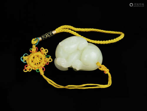 A Natural  Jade Mouse Hand Ornament (with certificate)