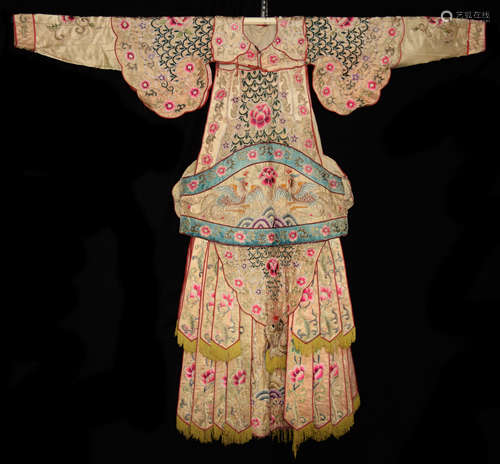 An Early 20th Century Hand Made and Embroidered White Silk Beijing Opera Costume for Female Warrior