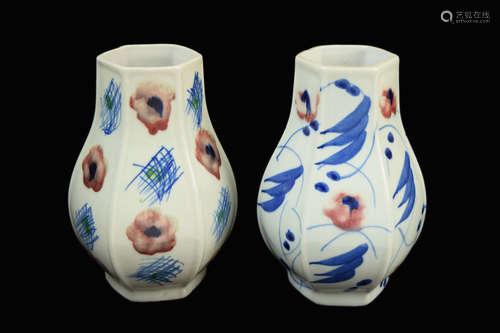 [Chinese] A Pair of Jingdezhen Porcelain Poppy Flower Pattern Hexagon Vases