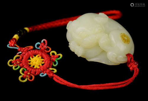 Natural  White Jade Hand Ornament 