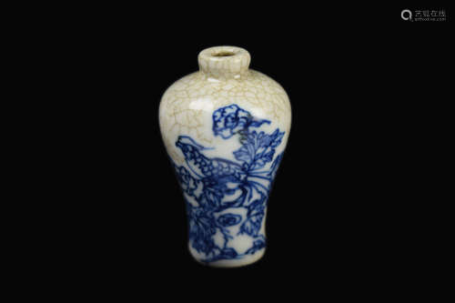 [Chinese] A Republic Era Blue and White Porcelain Snuff Bottle with Glaze Cracks